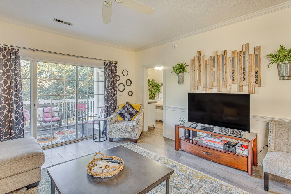 Swim, Putt & Play: Central Condo in Myrtle Beach!