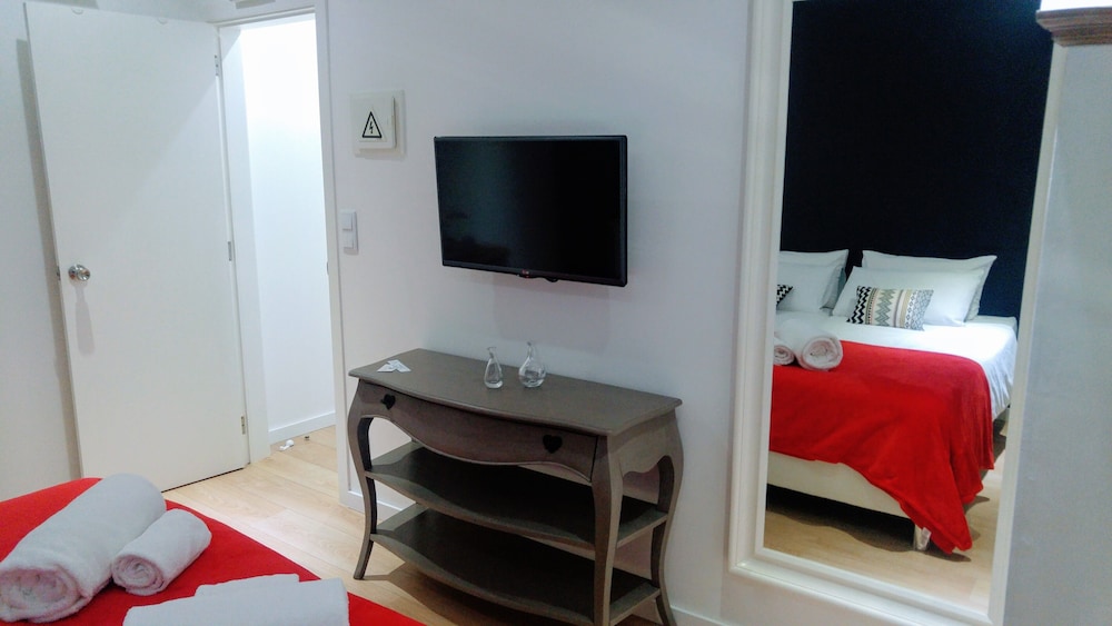 Lisbon Terrace Suites Apartment for Large Groups with Amazing Terrace