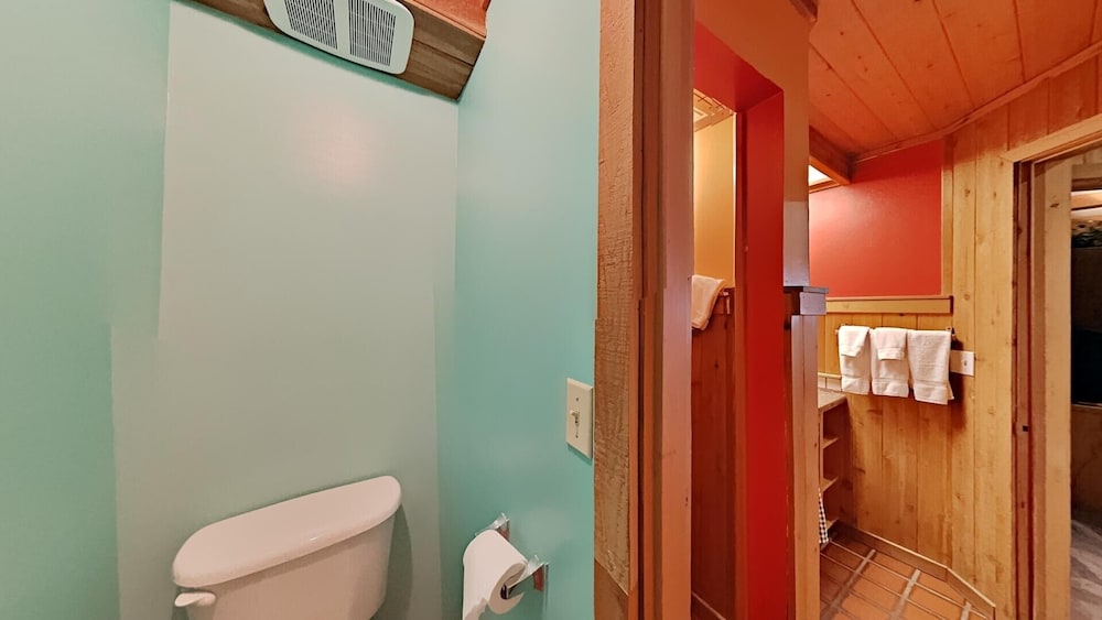 Slopeside 2 Bedroom Condo with 3 Spas! Easy Access to Recreation! by RedAwning view 3