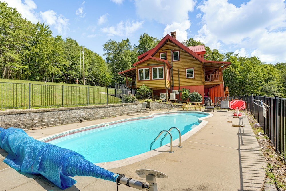 Hot Tub & Game Room: Deep Creek Winter Getaway