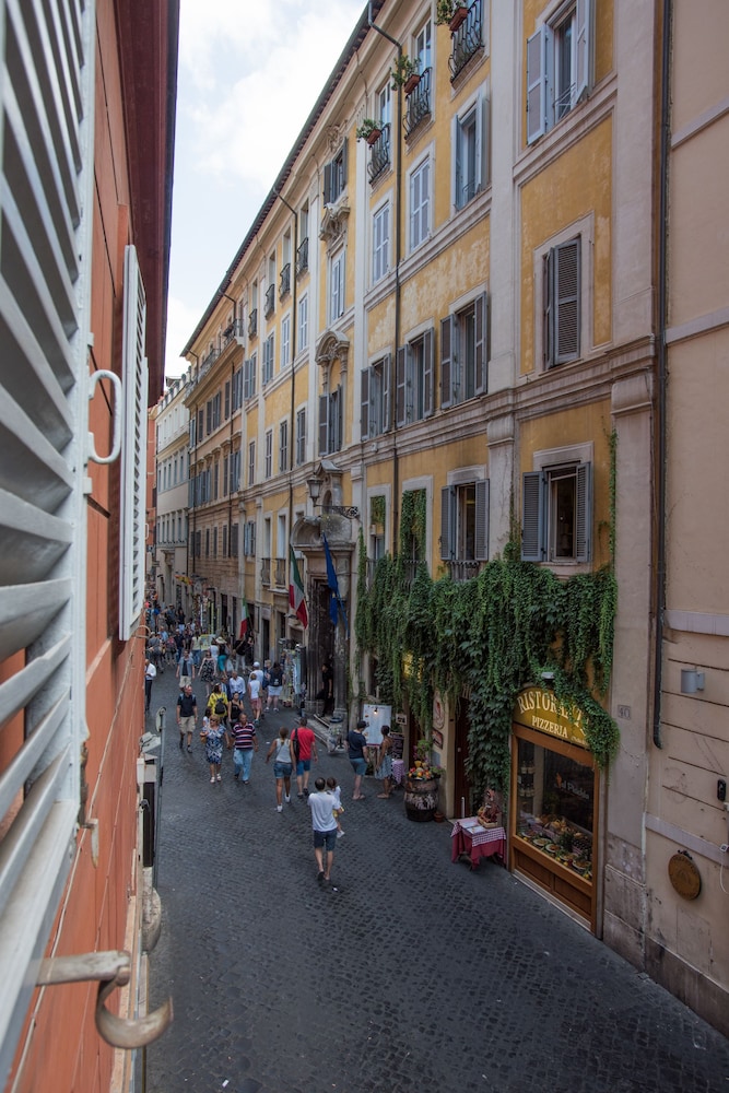 Rome King Suite
