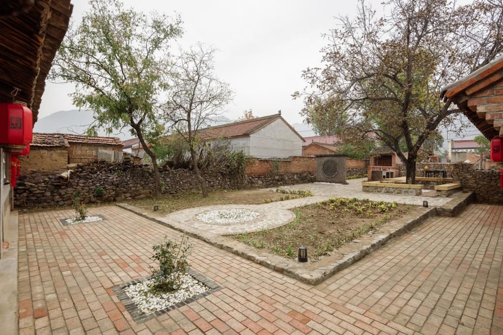 Yuanxiangli Sansi Inn