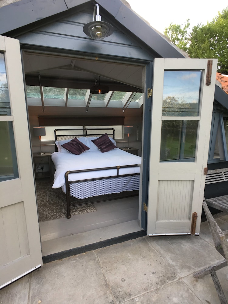 The Old Greenhouse view 4