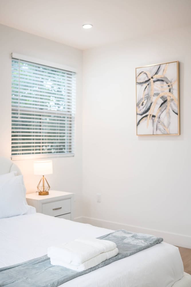 Not Affected by the Fire/modern 5BR Home With Parking, Near LA Attractions #4
