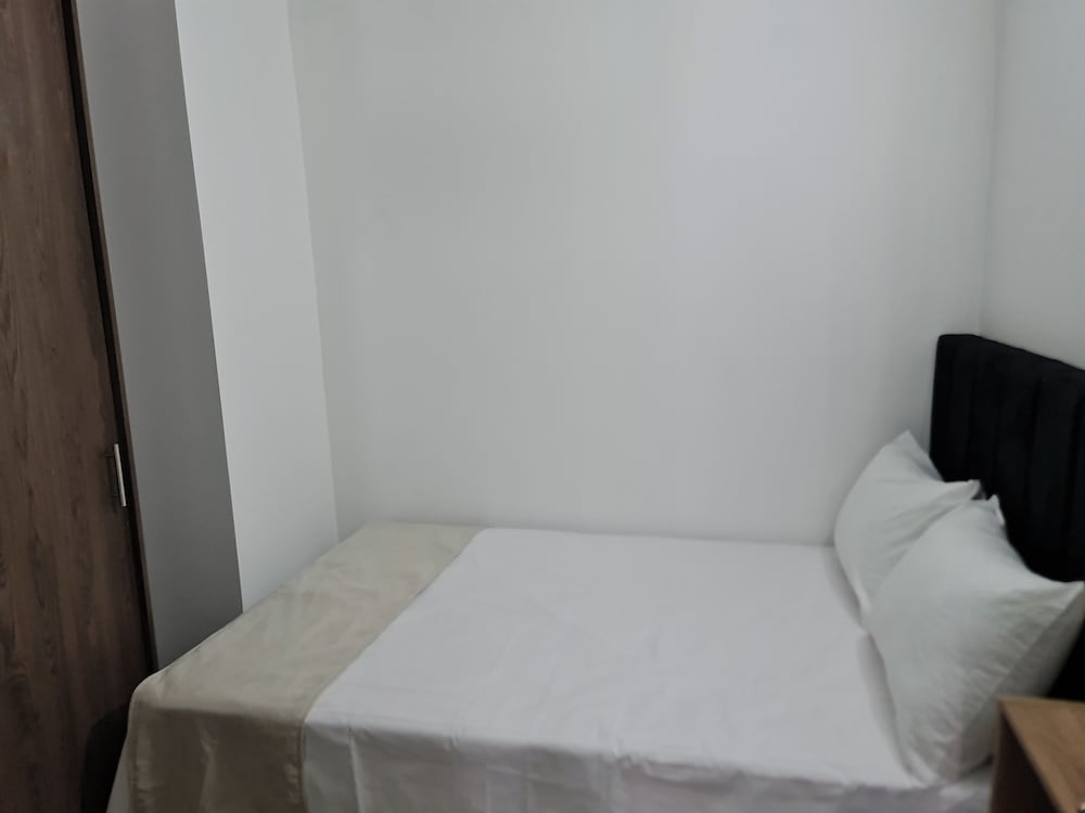RG33 ApartaSuites