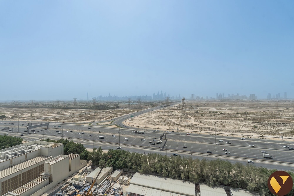 Binghatti 7min Sky Dubai 3 min Cirle Mal