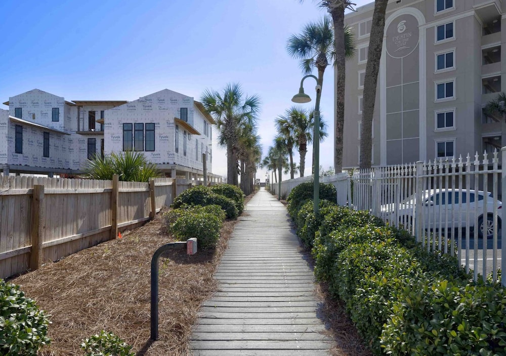 Harbor Seahorse - Outdoor Deck & Boat Dock