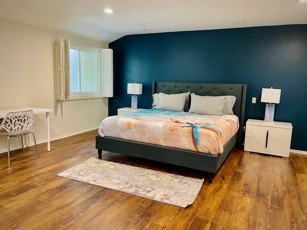 Pacific Dreams at Woodland Hills Distinguished 8 Br 6 5 BA Residence With Pool and Spa Sleeps 16