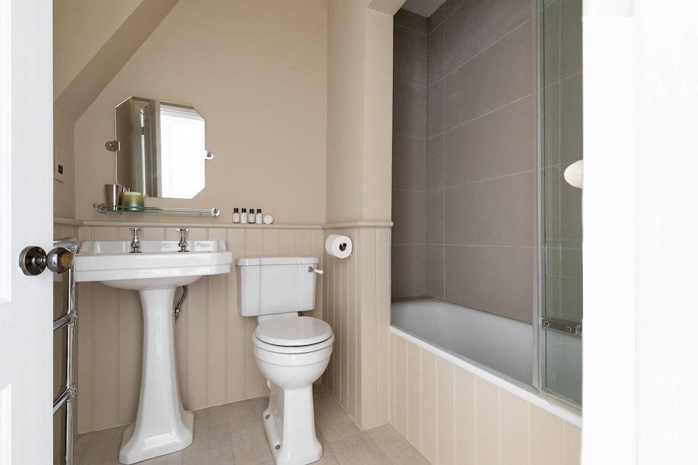 Alderney Street V by Onefinestay