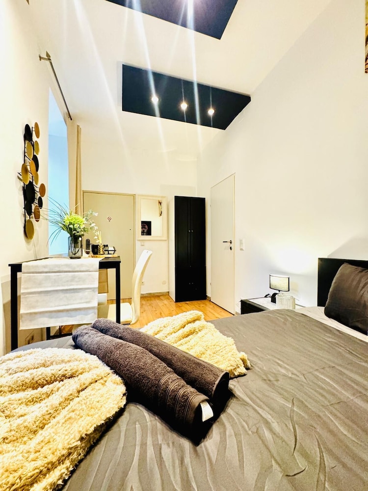 Bright Studio Stay Apt Near Rathausplatz
