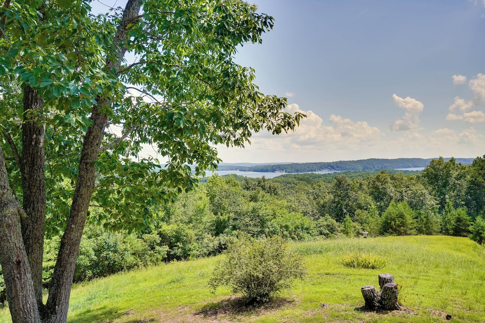 Lake & Mountain Views: Rockwood Cabin on 8 Acres