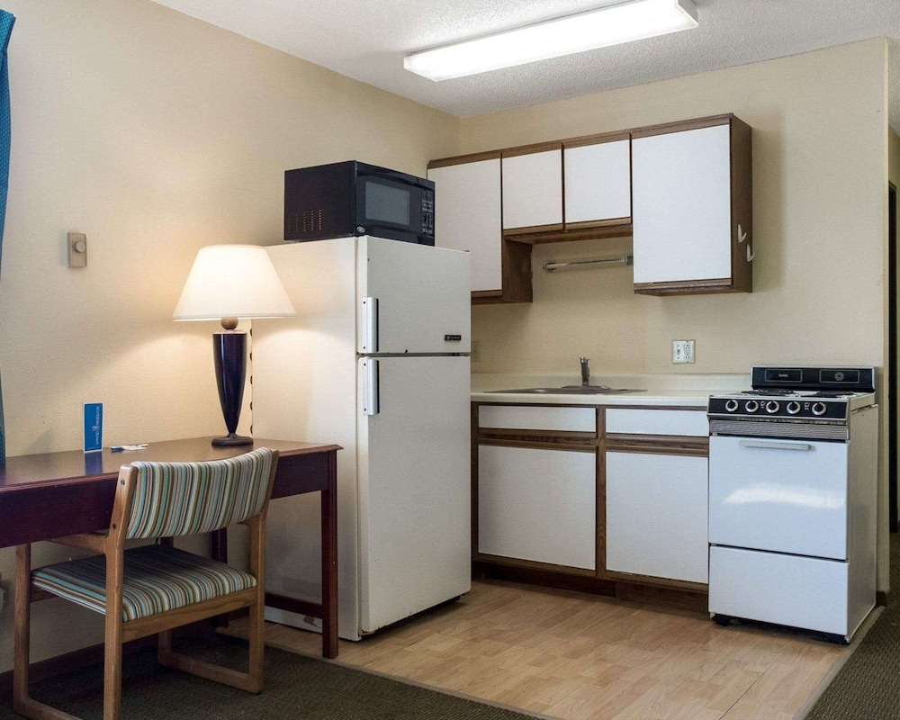Rodeway Inn West Fargo Main Ave.