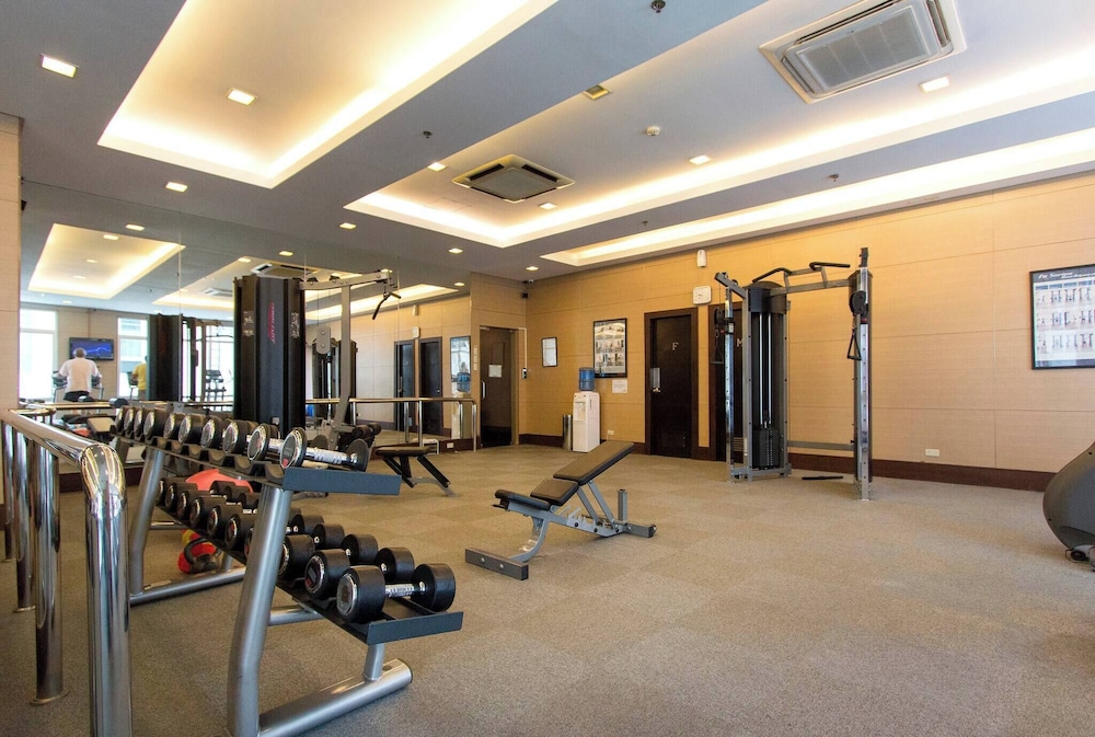 Elegant 2BR Apartment in Upscale Fort BGC Fast Wifi