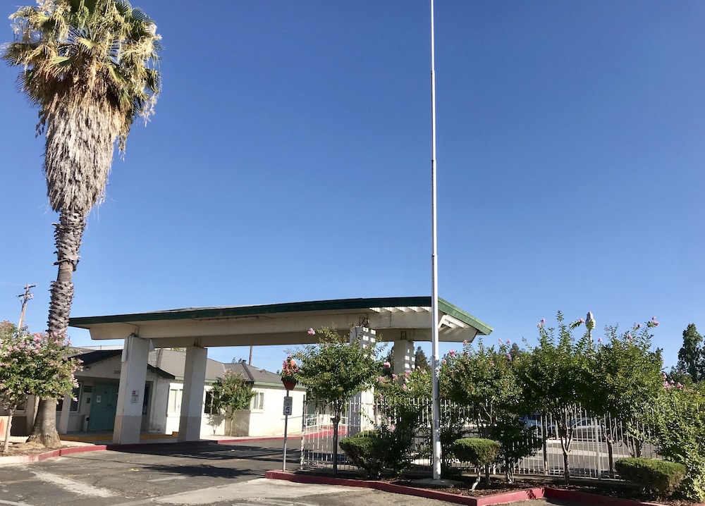Turlock Vacations - Sunrise Inn Turlock - Property Image 13