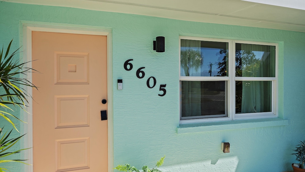 Coastal Cottage 2 Bedroom Home