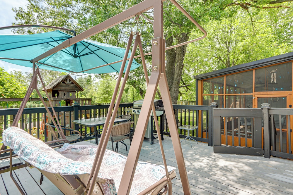 Walk to Lake Fayetteville: Family Retreat w/ Deck