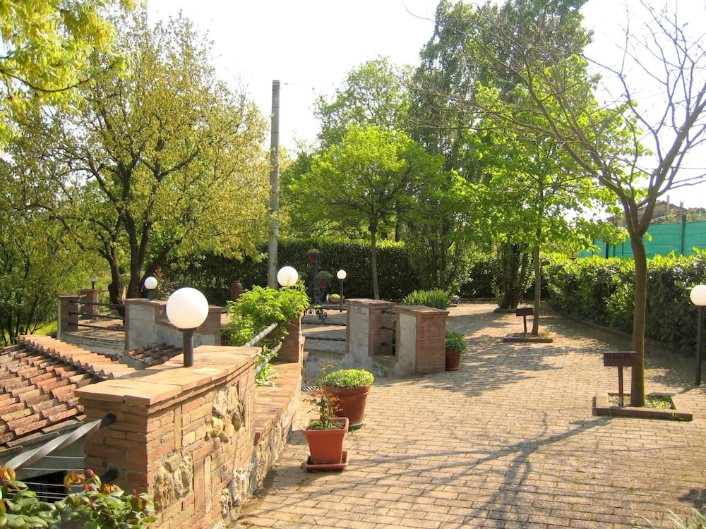 Photo 9