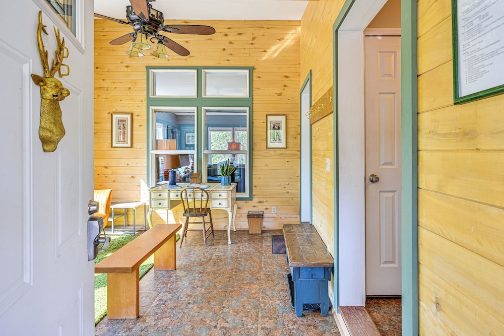 Creekside Buena Vista Retreat: Walk to Main St!