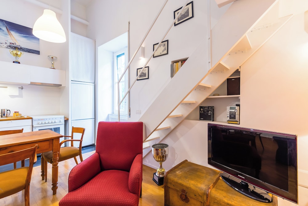 Grifeo- Quiet Flat on Panoramic Route