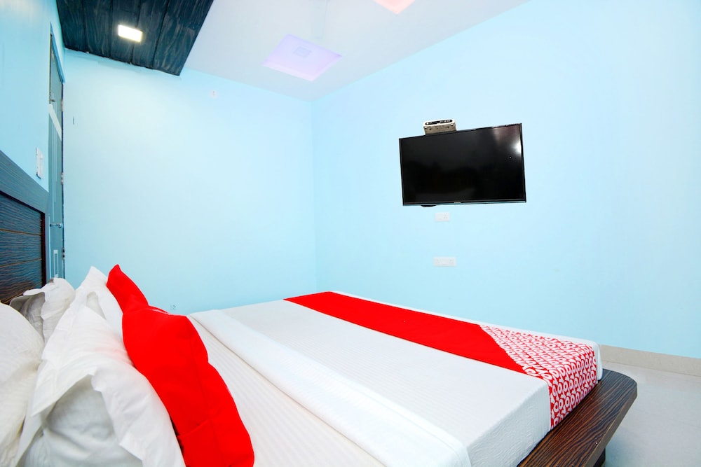 OYO 37809 Hotel Royal Lifestyle view 3