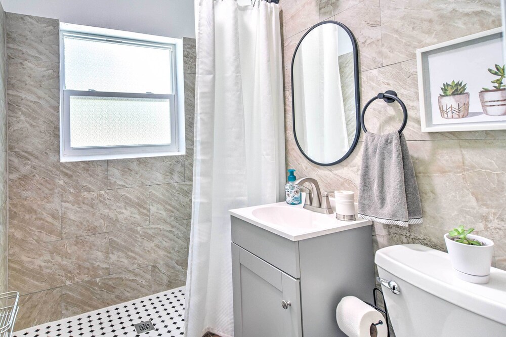 Family-friendly Clearwater Home w/ Game Room!
