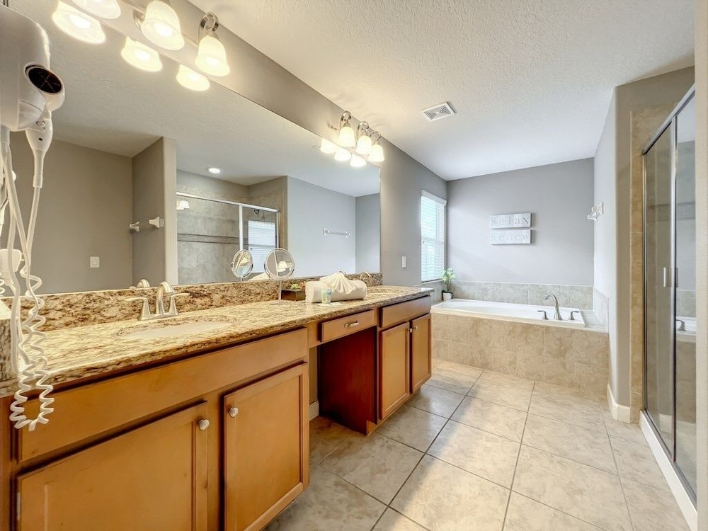 Fun At Paradise Palms 6 Bedroom Home by Redawning view 4