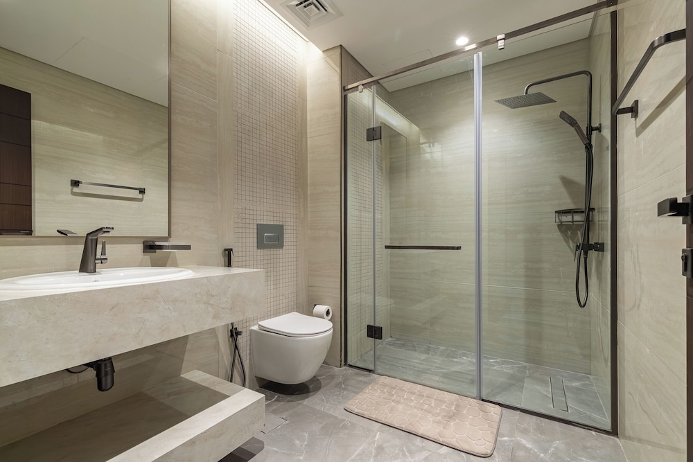 SIMPLY COMFORT Skyline Apts at Nobles Tower with Luxury Burj View