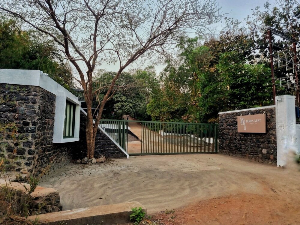 Bird's Nest Resort - Shahapur