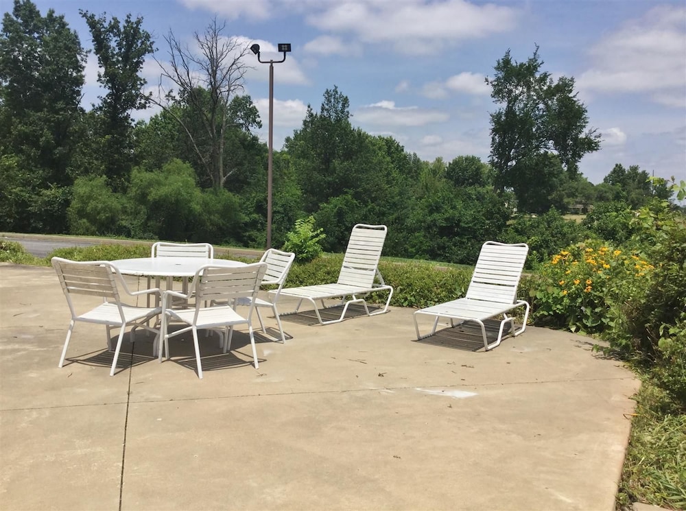 Capital O Amerihost Inn and Suites Fulton Hwy 54 MO