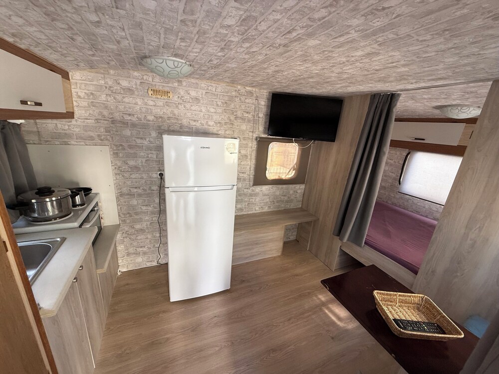 GARDEN APARTMENT (ELECTRIC CAR CHARGING STATION)