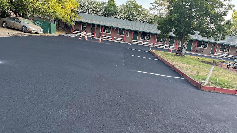 Jumping Frog Motel view 2