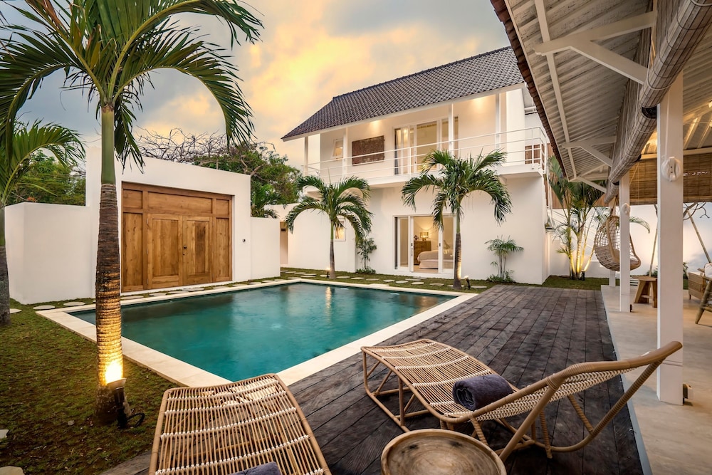 A Casa Di Renucci by Alfred in Bali - Brand New Stunning 5BR Villa Near Seminyak Beach