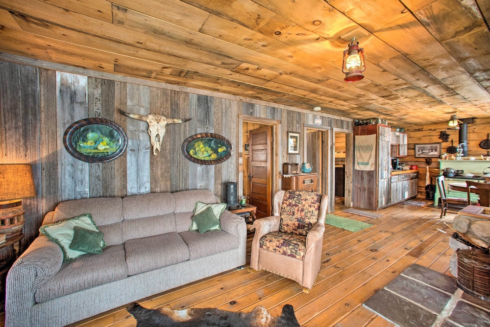Secluded Powersville Cabin: 25 Mi to Lake Paho!