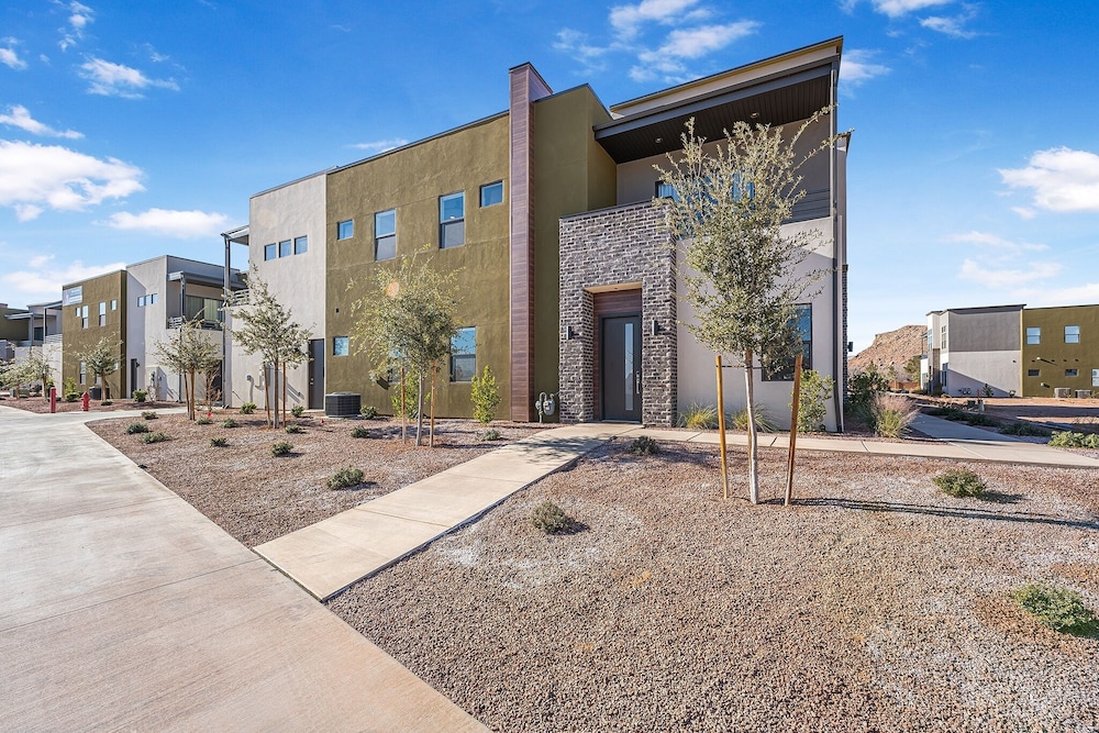 Villa #38 At Bloomington Country Club - Aaa Gateway 4 Bedroom Townhouse