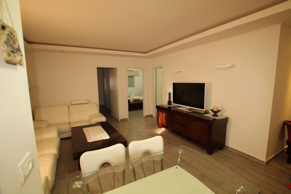 The Seasons Beach Apartment 2