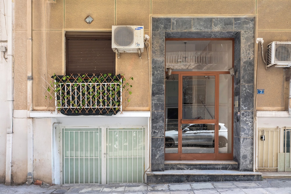 Les Nuances de Blue 1-BR Apt in Athens