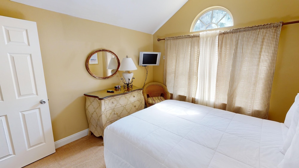 Worth The Wait 3 Bedroom Home by RedAwning view 5