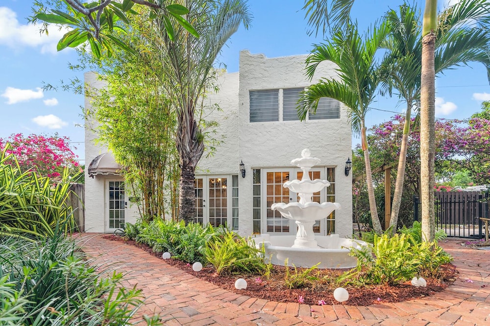2 Mansions with Pool in West Palm Beach