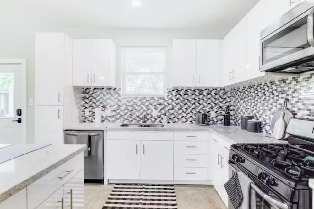 Stylish 3BR Townhome Near Downtown The Heights
