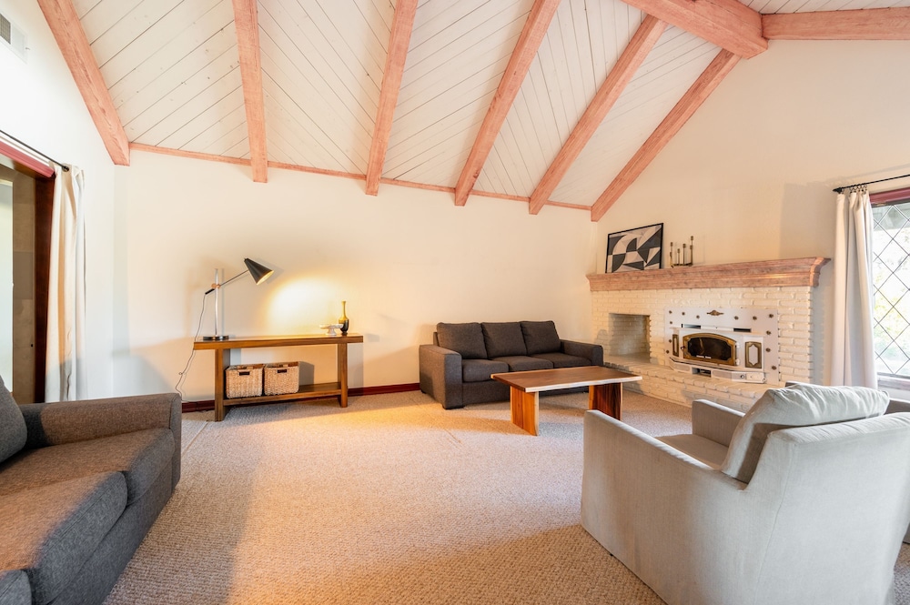 Cathedral by Avantstay Charming Secluded Estate w Sauna Pool Table Views of the Rolling Hills