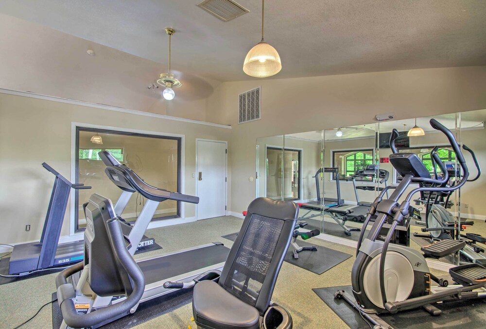 1 Mi to 76 Strip: Family Condo in Branson!