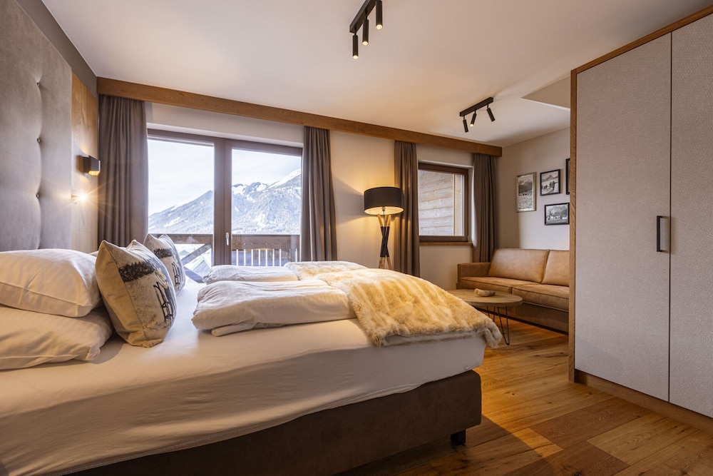 Spacious Apartment With Shared Pool