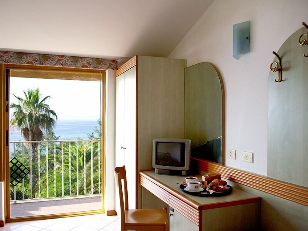 Cala Petrosa Resort