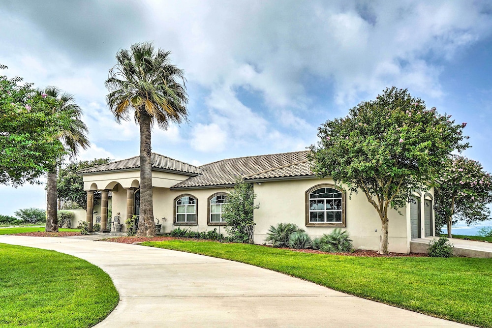 Del Rio Vacations - Luxury Del Rio Home w/ Pool  Lake Views! - Property Image 3