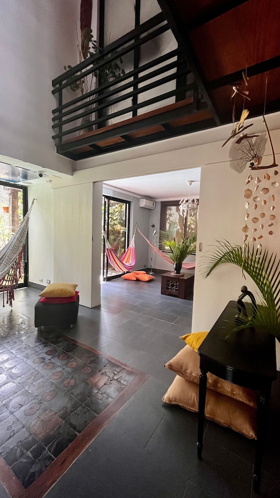 MANAYA Bed & Breakfast