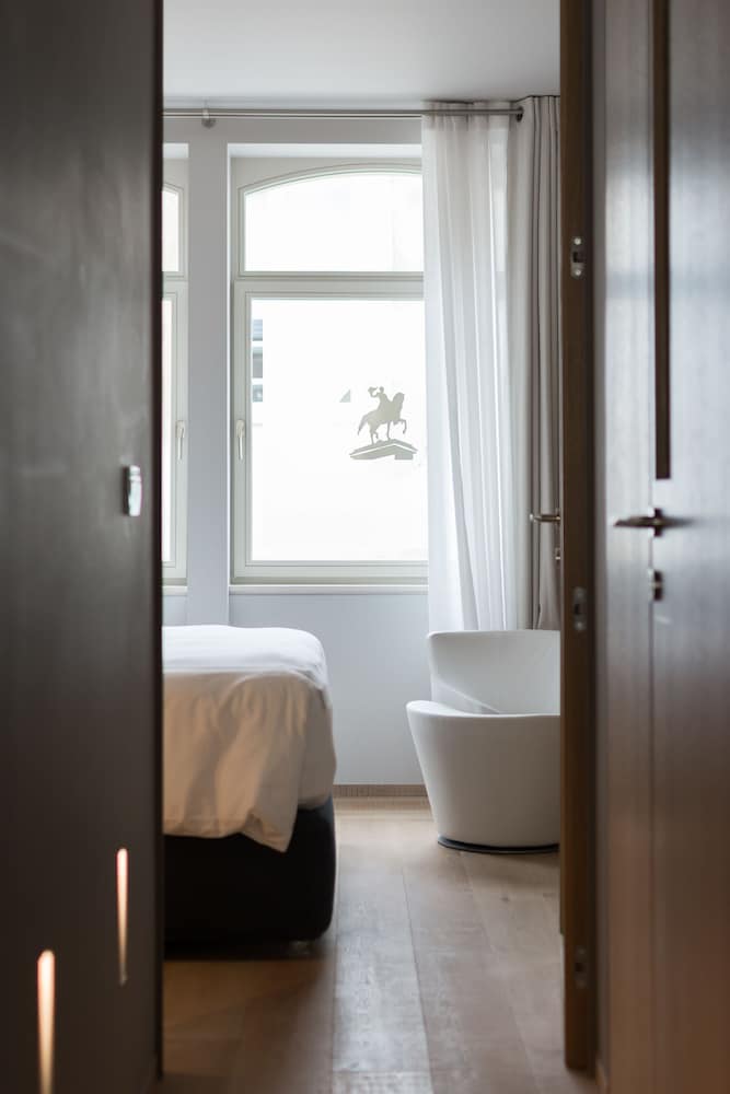 Guillaume Suites view 5