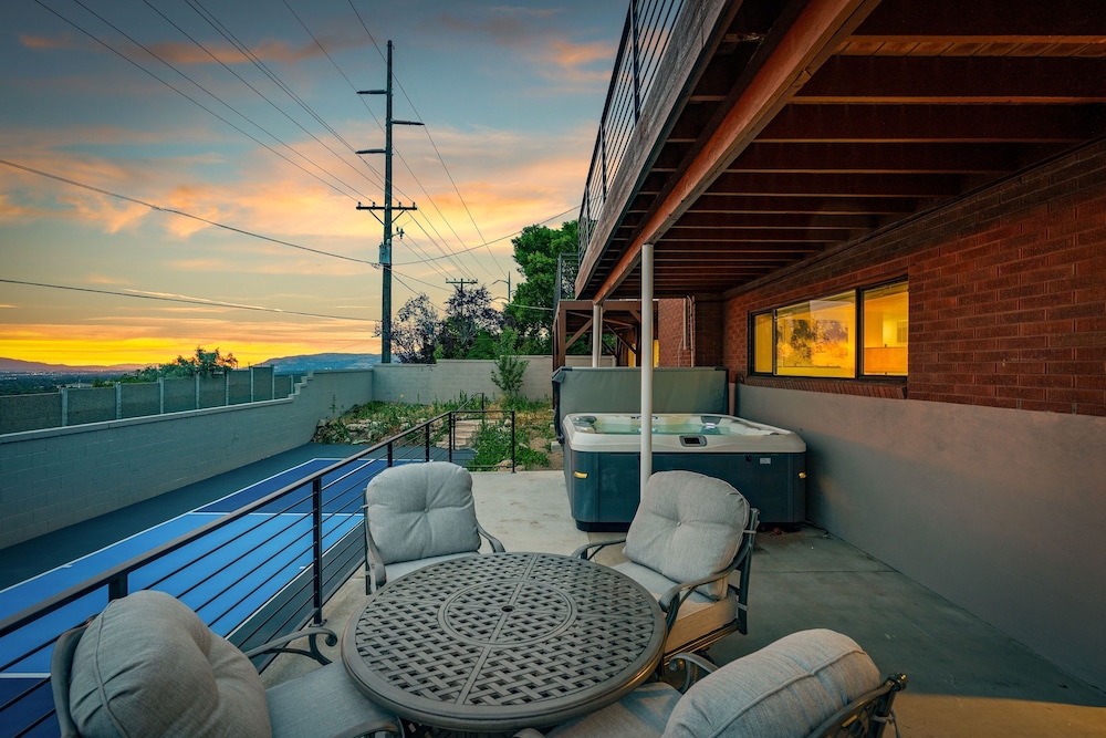 All-new Luxe Stay Views, Sauna & Hot Tub 7 Bedroom Villa