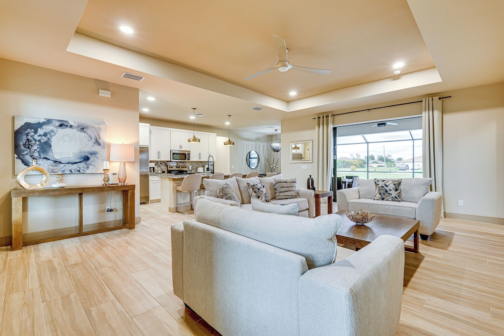 Outdoor Oasis: Spacious Family Home in Cape Coral!