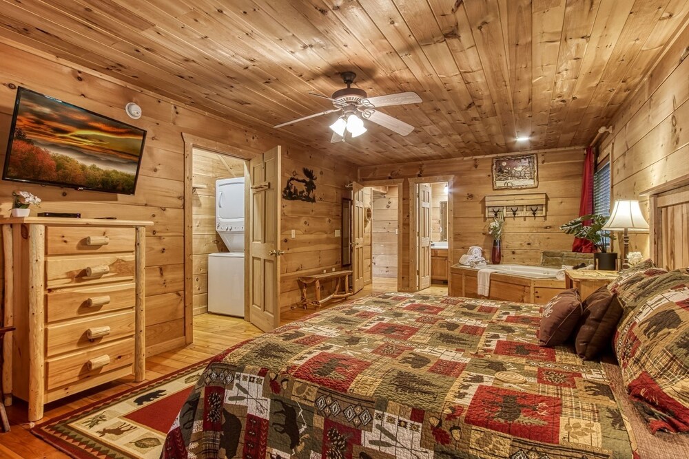 Wild Things-perfect Location! Adjacent To Pigeon Forge, Gatlinburg & The National Park 1 Bedroom Cabin by Redawning view 3