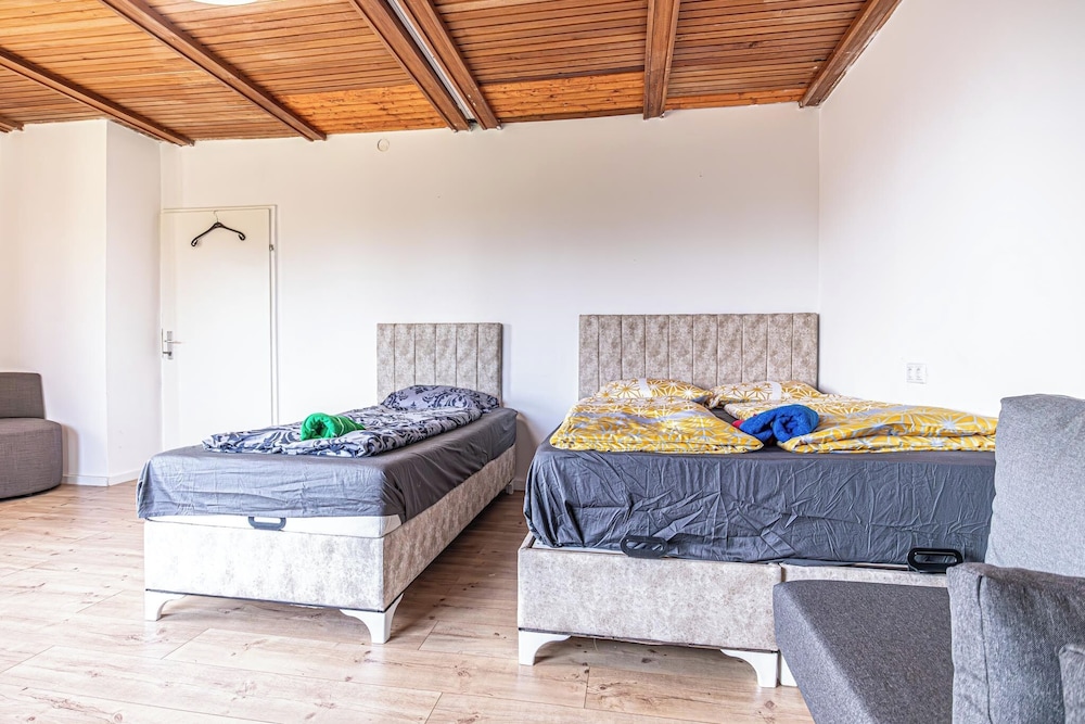 Cozy House Terrace &Garden Sleeps 34
